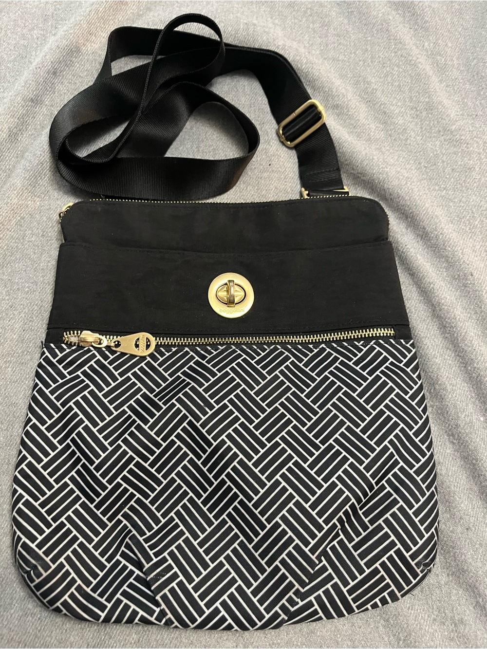Baggallini Black Crossbody with Geometric Pattern and Gold Hardware